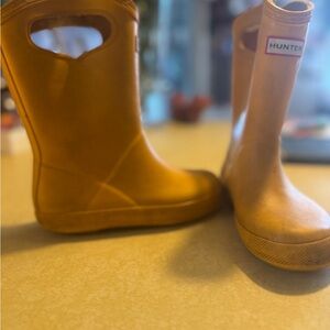 Hunter Kids' First Classic Grab Handle Rain Boots- size 10- preowned